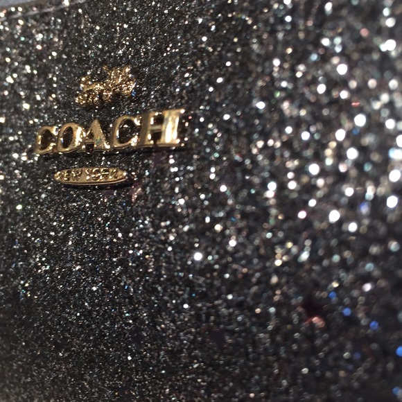 ‼️SOLD‼️ Authentic Coach Wristlet -Navy - Picture 3 of 7